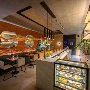 Cbmona Suites